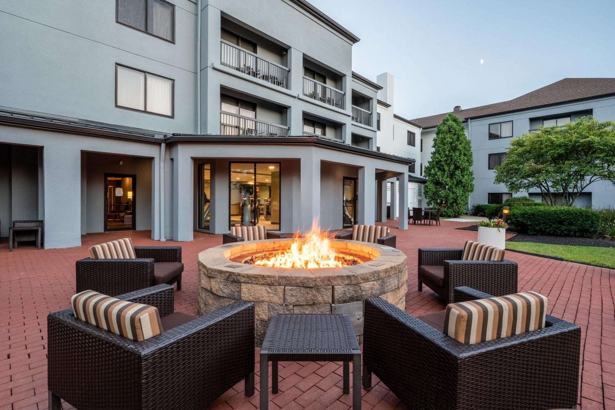 Hotel Courtyard Columbus Airport Esterno foto