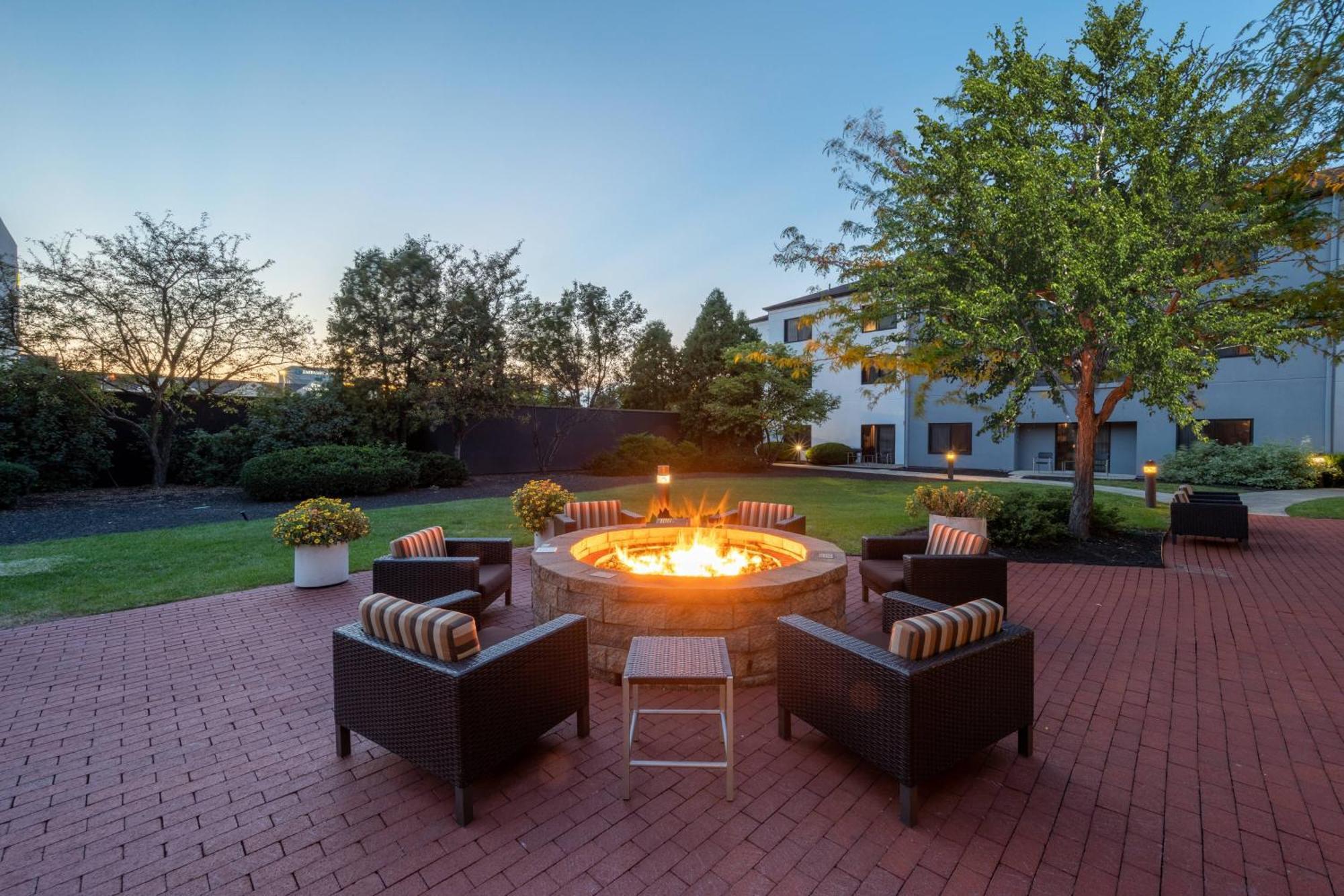 Hotel Courtyard Columbus Airport Esterno foto